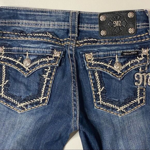 Miss Me | Factory Distressed Cropped Jeans - Picture 7 of 9